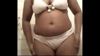 desi aunty remove dress Video
