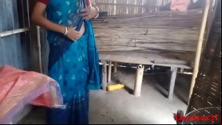 Large butt Indian wife porn clip with her hubby Video